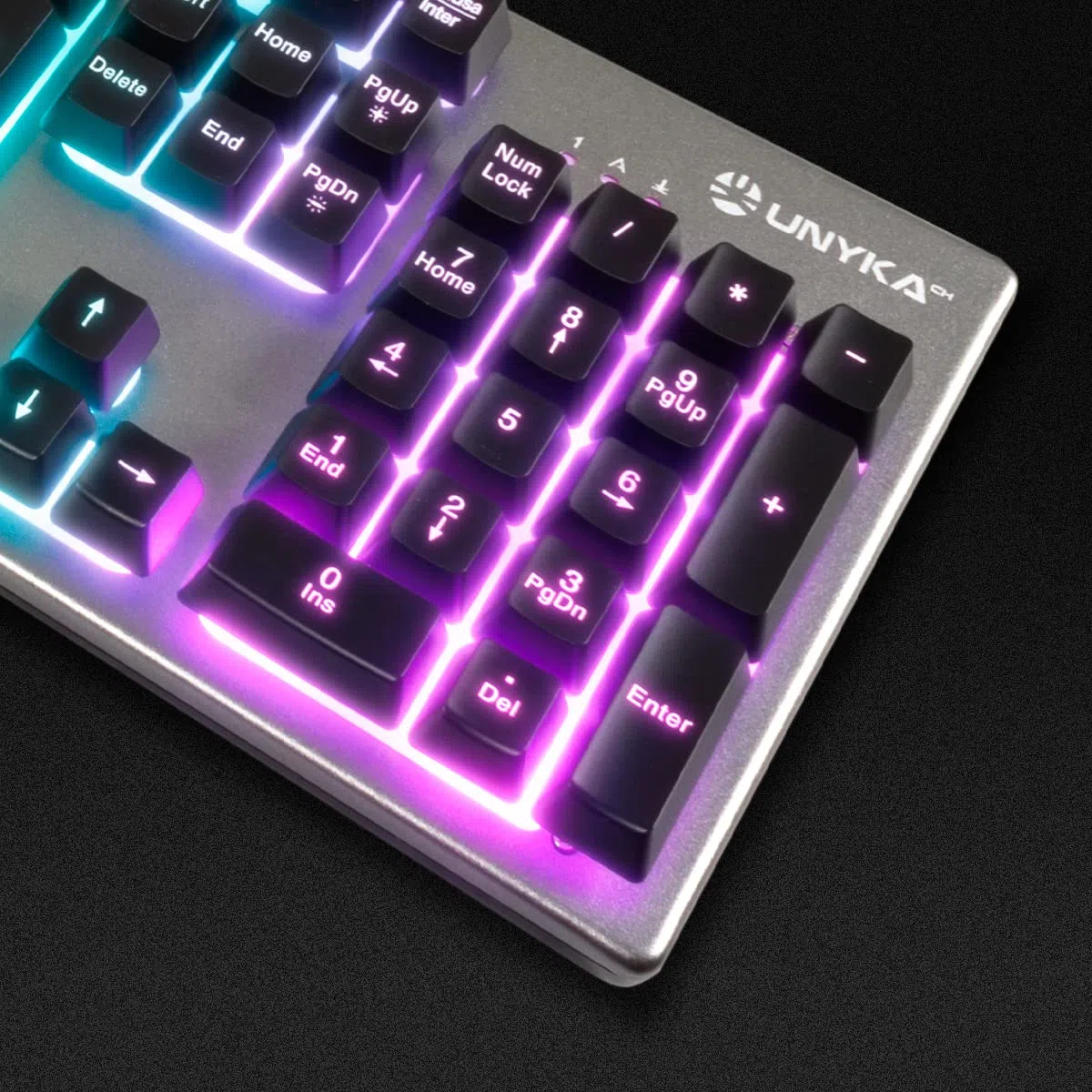 Unykach Teclado PORTUGUÉS Gaming Nova K244, 105 Teclas QWERTY | Cable USB, Retroiluminación LED RGB, Efecto Arco Iris, Ergonómico