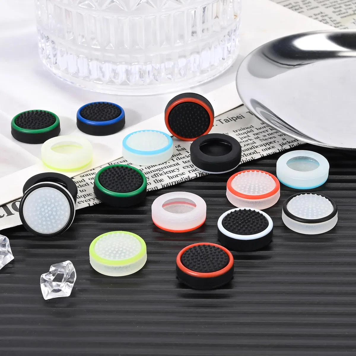 DLseego Thumbstick Tapas para PlayStation Portal,Suave Silicona Antideslizante Joystick Grip Caps, 4 Pulgares Grip Cover Compatible con PlayStation Portal Remote Player,Negro Blanco